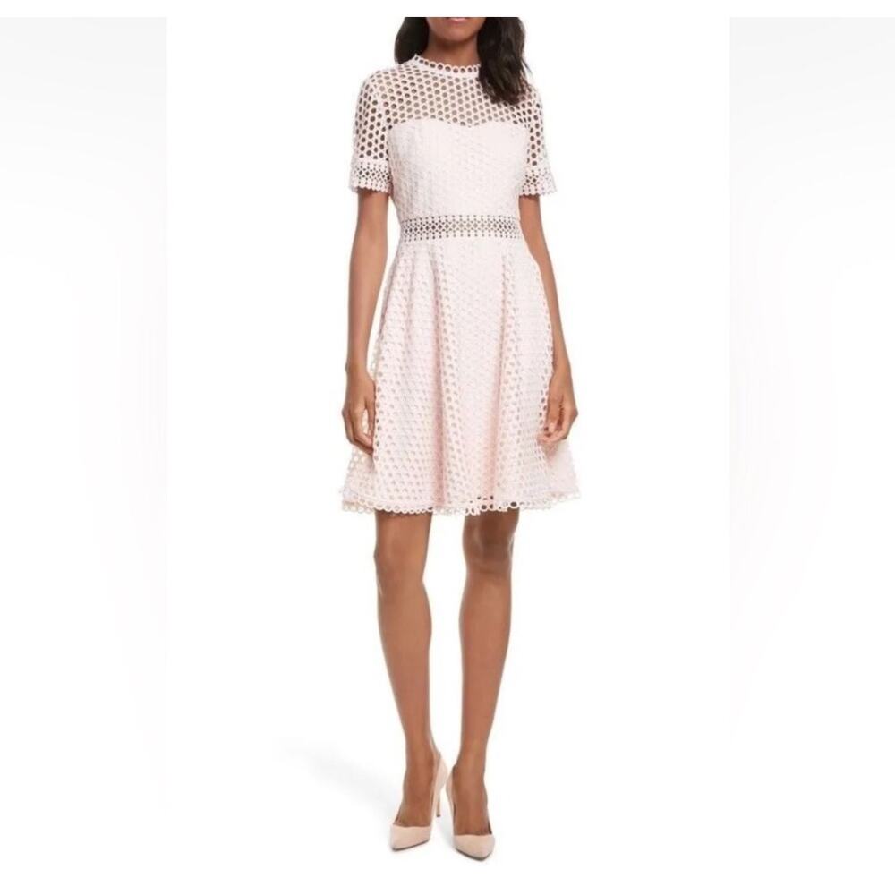 Ted Baker Soft Pink Graycee Dress
Embroidered Lace Size 5 (XL)